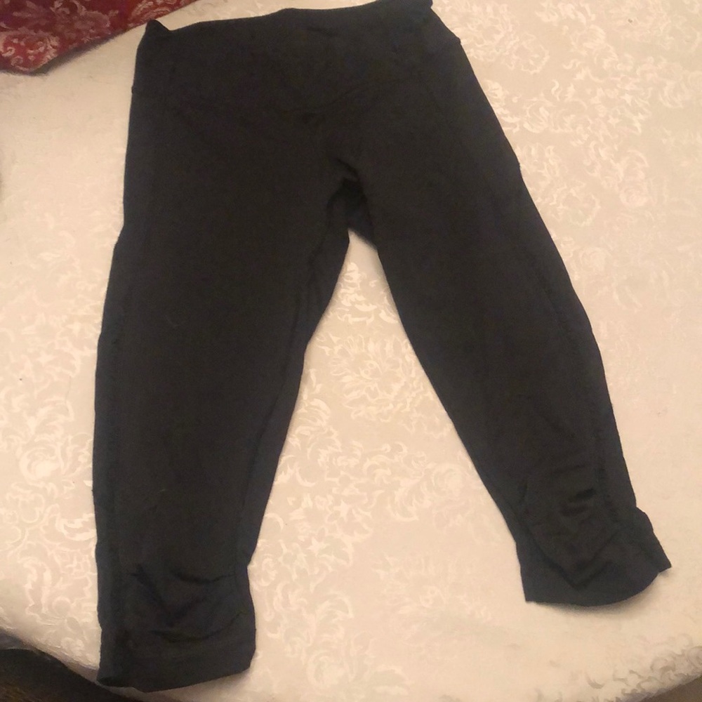 Lululemon cropped pants.Ruffle on sides & Favorite